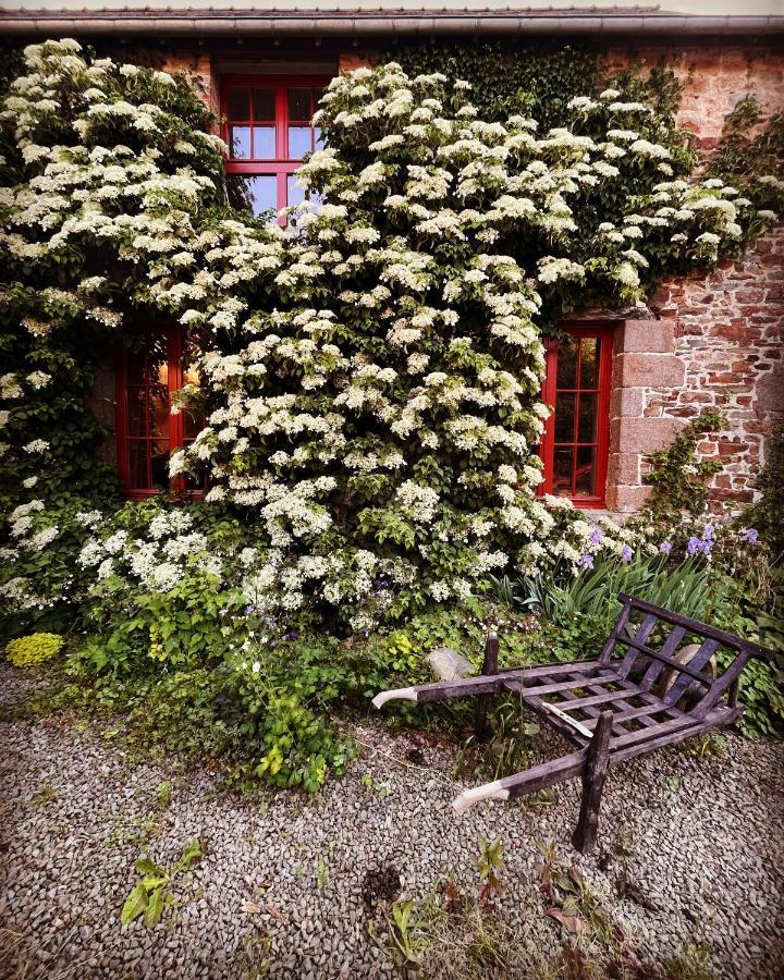 Domaine Du Tertre Ychot Hotel Дол-де-Бретан Екстериор снимка